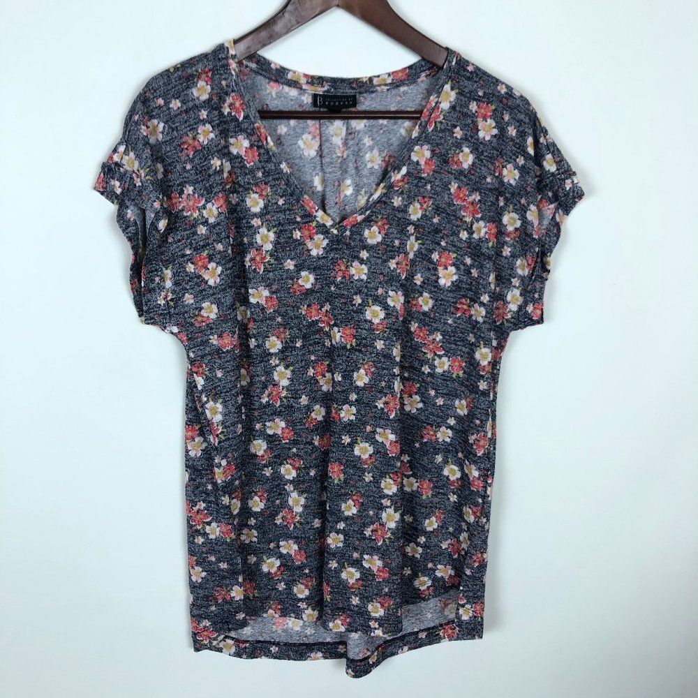 Collection by Bobeau Blue Floral V-Neck Short Sleeve Shirt